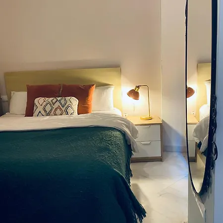 En Centro Historico Con Garaje Apartamento Málaga